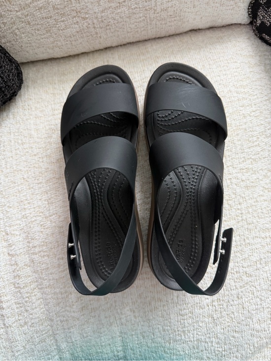 CROCS Shoes - CROC SANDALS SIZE 8